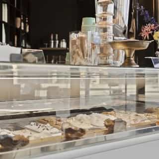 IJssalons te koop & te huur in Nederland 🍨⁠
⁠
Ambachtelijk ijs blijft populair. Niet alleen in de zomerperiode, maar steeds vaker als vast onderdeel van het straatbeeld in dorpen en steden. Dat maakt een ijssalon, al dan niet in combinatie met een lunchroom, koffiebar of een ander type horecazaak, een aantrekkelijk uitgangspunt voor ondernemers.⁠
⁠
Naast bestaande ijssalons zijn er ook horecalocaties die zich goed lenen voor het starten van een nieuwe ijssalon. Denk aan casco ruimtes, voormalige horecapanden of locaties op looproutes en aan zee. Of je nu een bestaande zaak wilt voortzetten of zelf iets nieuws wilt opbouwen, de mogelijkheden zijn divers.⁠
⁠
We hebben een selectie gemaakt van ijssalons en locaties die op dit moment te koop of te huur staan 👇🏼⁠
⁠
📍1. IJssalon Luciano - Schoolstraat 1, Zandvoort⁠
📍2. IJssalon met restaurant, cateringservice en traiteur - Dorpsstraat 571, Noord-Scharwoude⁠
📍3. IJssalon mogelijkheid: voormalige Visbank - Cameretten 2, Delft⁠
📍4. IJssalon MINT & barista café - Zeeduinweg 700d, Almere⁠
📍5. IJssalon Miyabi - Brusselplein 7, Utrecht⁠
📍6. Casco horecaruimte - Generaal de la Reijlaan 26, Bussum⁠
📍7. Restaurant-IJssalon Vivre - Raadhuisstraat 27-A, Rucphen⁠
📍8. Delizia Dolce IJssalon & broodjeszaak - T Erf 4, Leusden⁠
📍9. Horecaruimte - Zwaaikom 6, Katwijk aan Zee⁠
📍10. IJssalon en lunchroom - Hoofdstraat 33, Velp⁠
⁠
Voor meer informatie over deze en andere ijssalons, bezoek Horecaspot.nl 🔗 in bio⁠
        