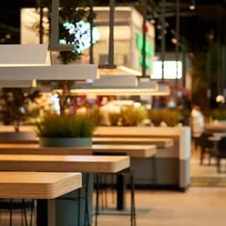 Stille verkoop 🔐⁠
⁠
Een volledig nieuwgebouwd horecapaviljoen aan een populaire recreatieplas in Overijssel. De locatie beschikt over 94 zitplaatsen in het restaurant en ruim 100 zitplaatsen op het terras.⁠
⁠
📍 Overijssel⁠
🍴 Horecapaviljoen⁠
⁠
Voor meer details of het aanvragen van een bezichtiging, ga naar Horecaspot.nl 🔗 in bio