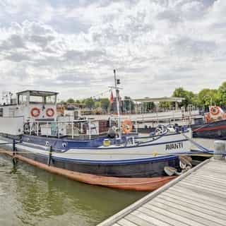 GESPOT: Hotelschepen 👀⁠
⁠
Een wel erg bijzonder horecabedrijf ter overname in Amsterdam: vijf hotelschepen en één passagierschip.⁠
⁠
Voor meer details ga je naar Horecaspot.nl 🔗 in bio