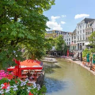10x horeca te huur & te koop in📍Utrecht⁠
⁠
Utrecht blijft een stad vol contrasten: historisch en vooruitstrevend, compact en toch volop in ontwikkeling. Van de iconische Oudegracht tot opkomende stadsdelen als Leidsche Rijn en Wonderwoods.⁠
⁠
Of je nu kiest voor een karakteristiek pand aan een drukbezochte winkelstraat of jouw concept wilt realiseren in een nieuw stadsdeel: in Utrecht vind je horecalocaties met een eigen sfeer en publiek.⁠
⁠
Benieuwd naar een locatie die past bij jouw plannen? Bekijk dan deze horecazaken die nu te koop en/of te huur staan 👇🏼⁠
⁠
📍1. Bar Brasserie De Blend - Vleutensevaart 100⁠
📍2. Fiore - Nachtegaalstraat 8⁠
📍3. Dogma Hotdogbar - Voorstraat 17⁠
📍4. Restaurant - Burgemeester Reigerstraat 29⁠
📍5. Horecaruimte Wonderwoods - Jaarbeursboulevard 260-262⁠
📍6. Restaurant - Twijnstraat 62⁠
📍7. Broodje Mario - Oudegracht 130-132⁠
📍8. Ramenrestaurant - Donkere gaard 2⁠
📍9. Restaurant - Brusselplein 1⁠
📍10. Restaurant - Veilinghavenkade 59⁠
⁠
Voor meer informatie over deze en andere horecamogelijkheden in Utrecht, ga naar Horecaspot.nl 🔗  in bio