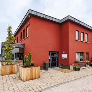 Ondernemen in het buitenland, maar wel dichtbij huis? ⁠
⁠
Deze brasserie ligt in de idyllische omgeving van Belgisch Limburg, met uitzicht vanaf het terras over de ongerepte natuur. En toch op korte afstand van voorzieningen en op slechts 20 minuten van Maastricht, Aken en Luik.⁠
⁠
Meer info 🔗 in bio