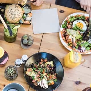 Stille verkoop 🔐⁠
⁠
Een horecalocatie op een opvallende zichtlocatie met een hoge passantenstroom, gelegen in het centrum van Groningen.⁠
⁠
De indeling is veelzijdig en geschikt voor uiteenlopende concepten, zoals een lunchzaak, restaurant, eetcafé of coffeeconcept.⁠
⁠
📍 Groningen⁠
🍴 Lunchroom, Restaurant⁠
⁠
Voor meer details of het aanvragen van een bezichtiging, ga naar Horecaspot.nl 🔗 in bio