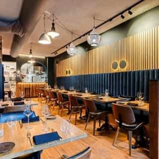 11x horeca te huur & te koop in📍Amsterdam⁠
⁠
Amsterdam blijft een iconische stad om te ondernemen. Van de sfeervolle Jordaan tot de levendige Pijp, van het centrum tot de Zuidas: in elke buurt vind je eigenzinnige horecazaken met een eigen publiek.⁠
⁠
Of je nu een bestaand restaurant overneemt in een karakteristieke straat, een bar zoekt op een toplocatie of jouw concept wilt realiseren op een plek met veel aanloop – het aanbod is veelzijdig.⁠
⁠
Benieuwd naar een locatie die past bij jouw plannen? Bekijk dan deze horecazaken die nu te koop en/of te huur staan 👇🏼⁠
⁠
📍1. Restaurant Cape Town Social Club - Raamstraat 27⁠
📍2. Lillie - Van Breestraat 107A⁠
📍3. Kien - Witte de Withplein 43⁠
📍4. Sjefietshe - Van Ostadestraat 1⁠
📍5. La Fiorita - Tweede Tuindwarsstraat 12H⁠
📍6. Drovers Dog - Eerste Atjehstraat 62 ⁠
📍7. Van Beeren - Koningsstraat 54⁠
📍8. Grand Café - De Ruijterkade 105-1⁠
📍9. Cocotte - Spuistraat 127⁠
📍10. Bar Gui - Prinsengracht 955⁠
📍11. Restaurant - George Gershwinlaan 30⁠
⁠
Voor meer informatie over deze en andere horecamogelijkheden in Amsterdam, ga naar Horecaspot.nl 🔗 in bio