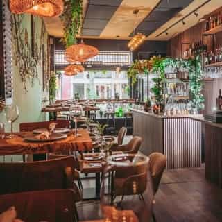 UITGELICHT AANBOD ✨⁠
⁠
Van mooie restaurants tot bewezen horecalocaties met woning, B&B-mogelijkheden of casco horecaruimtes waar je jouw eigen stempel op kunt drukken. Verspreid door het land – stuk voor stuk objecten met potentie die nu beschikbaar zijn voor overname.⁠
⁠
📍 1. BlendHouse - Voorstraat 94, Utrecht⁠
📍 2. Restaurant met bovenwoning en B&B-mogelijkheid - Culemborgseweg 27, Asch⁠
📍 3. B&B Ayo - Van Helomaweg 1, Wapserveen⁠
📍 4. De Heren van Zeist - Slotlaan 316-318, Zeist⁠
📍 5. The Dandy Restaurant Bar - Wijdstraat 13, Gouda⁠
📍 6. De Trappenberg - Crailoseweg 116, Huizen⁠
⁠
Bekijk deze en andere uitgelichte objecten op Horecaspot.nl 🔗 link in bio