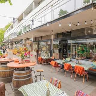 10x horeca te huur & te koop in📍Rotterdam⁠
⁠
Van het creatieve Katendrecht tot het levendige centrum, van Kralingen tot historisch Delfshaven: Rotterdam biedt een divers horecalandschap.⁠
⁠
De stad blijft zich ontwikkelen en biedt uiteenlopende mogelijkheden voor horecaondernemers. Denk aan horecaruimtes in drukbezochte winkelstraten, karakteristieke panden in stadswijken, of casco locaties in buurten die volop in beweging zijn.⁠
⁠
Benieuwd naar een locatie die past bij jouw plannen? Bekijk dan deze horecazaken die nu te koop en/of te huur staan 👇🏼⁠
⁠
📍1. Restaurant Rodin - Schilderstraat 20a⁠
📍2. Mangiare - Pannekoekstraat 93a⁠
📍3. Octopus Waking World - Hillelaan 28-29⁠
📍4. Horecaruimte - Pieter de Hoochstraat 22b⁠
📍5. Casco horecaruimte - Sumatraweg 67⁠
📍6. JAB's Bubble Tea & Sweets - Oppert 294⁠
📍7. Efendy Grill - Schiedamseweg 15a⁠
📍8. Horecaruimte - Oostzeedijk 334-336⁠
📍9. Wijnbar CULT - Oostkousdijk 29⁠
📍10. Restaurant Da Mario - Havenhoofd 1-5⁠
⁠
Voor meer informatie over deze en andere horecamogelijkheden in Rotterdam, ga naar Horecaspot.nl 🔗 in bio