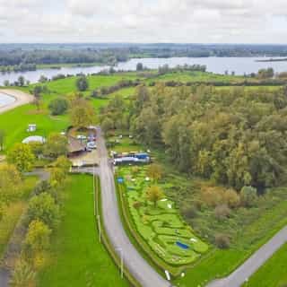 Ondernemen in de natuur 🍃 ⁠
⁠
⁠Van recreatieplassen en bossen tot landgoederen en nationale parken – horecalocaties midden in de natuur hebben een bijzondere aantrekkingskracht. Ze trekken wandelaars, fietsers en dagjesmensen die genieten van rust en ruimte, maar ook graag neerstrijken voor koffie, lunch of diner. Voor ondernemers biedt dit continu kansen: vaste bezoekersstromen in het hoogseizoen én loyale gasten die het hele jaar terugkeren.⁠
⁠
Een greep van horecalocaties in natuurrijke omgevingen uit ons aanbod 👇🏼⁠
⁠
📍1. MultiGolf Maurik - Eiland van Maurik 15, Maurik⁠
📍2. Restaurant Pannenkoekenhuis - Lemelerweg 13, Ommen⁠
📍3. Horecaruimte in nieuw bezoekerscentrum - Oostvaardersdiep 16, Almere⁠
📍4. Restaurant aan de klimduin - Duivoetweg 10, Schoorl⁠
📍5. Buitenherberg Ter Linde - Ommerweg 68, Zuidwolde⁠
📍6. Restaurant de Veldhoek - Lemelerveldseweg 37, Heino⁠
📍7. Hotel Restaurant Bitter & Zoet - Hospitaallaan 16, Veenhuizen⁠
📍8. Restaurant Brocante - Driebergsestraatweg 54, Doorn⁠
📍9. Pannenkoekenrestaurant de Appelsche Hof - Boerestreek 7, Appelscha⁠
📍10. Restaurant op landgoed Halsaf - Beekseweg 2, Babberich⁠
⁠
Voor meer informatie over deze en andere horecamogelijkheden in de natuur, bezoek Horecaspot.nl 🔗 in bio