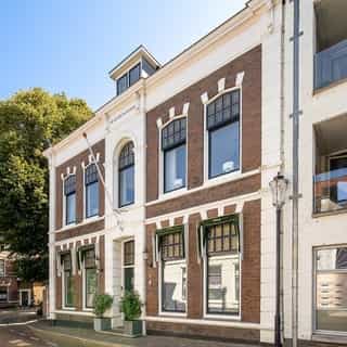 GESPOT: B&B De Oude Pastorie 👀⁠
⁠
In het centrum van Lisse vind je deze, in authentieke stijl gerenoveerde en gemoderniseerde bed & breakfast met restaurantruimte. Het monumentale pand stamt uit 1876 en is in 2018 volledig vernieuwd, met behoud van originele details.⁠
⁠
Meer info & details vind je op Horecaspot.nl 🔗 link in bio