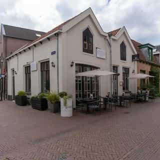 Ondernemen op centrumlocaties 📍⁠
⁠
Van historische dorpskernen tot levendige stadscentra – centrumlocaties vormen het hart van veel plaatsen. Hier komen bewoners, forenzen, studenten en toeristen samen. Perfect voor lunchrooms, koffiezaken, restaurants én bezorg- of afhaalconcepten.⁠
⁠
Dankzij de hoge zichtbaarheid, centrale ligging en aanwezigheid van winkels, woningen en kantoren bieden deze locaties volop kansen voor horecaondernemers. Of je nu inzet op zitplaatsen of juist op afhalen en bezorgen.⁠
⁠
Een greep van centrumlocaties uit het aanbod 👇🏼⁠
⁠
📍1. Grand Café Sterijn, Koestraat 7 - Amersfoort⁠
📍2. Horecalocatie, In de Betouwstraat 28 - Nijmegen⁠
📍3. Lunchroom met bovenwoning, Spuistraat 127 - Amsterdam⁠
📍4. II Borgo, Markt 7 - Helmond⁠
📍5. Bar Bistro Felien, Houtplein 2 - Haarlem⁠
📍6. Horecalocatie, Pauwstraat 4 - Arnhem⁠
📍7. Lunchrestaurant, Laat 183 - Alkmaar⁠
📍8. Barista Café, Dagelijkse Groenmarkt 32 - Den Haag⁠
📍9. Sushirestaurant Ukiyo, Vlasmarkt 13 - Middelburg⁠
📍10. Horecalocatie, Vispoortenplas 9 - Zwolle⁠
⁠
Bekijk alle horecalocaties op centrumlocaties zoals deze op Horecaspot.nl 🔗 in bio