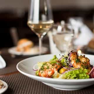 Stille verkoop 🔐⁠
⁠
Restaurant in het centrum van Rotterdam, gelegen op een toplocatie in een drukbezocht en populair horecagebied. De locatie is ruim opgezet met circa 125 zitplaatsen binnen en een terras met circa 60 zitplaatsen.⁠
⁠
📍Rotterdam⁠
🍴 Restaurant⁠
⁠
Voor meer details, het aanvragen van een brochure of een bezichtiging, ga naar Horecaspot.nl 🔗 in bio⁠
⁠
