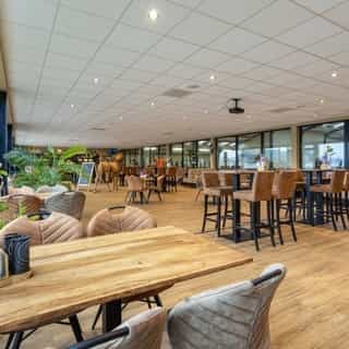 Buitenlands aanbod 🌎⁠
⁠
🇧🇪 België⁠
📍 Oud-Turnhout⁠
⁠
• Horecaruimte bij Ruiterlijk Genoegen⁠
• 150 zitplaatsen binnen & 100 zitplaatsen terras⁠
• Verhuur vastgoed & overname bedrijfsexploitatie⁠
⁠
Meer info & details 🔗 in bio