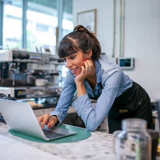 Eenvoudige financiering zonder jaarcijfers: ⁠
direct geregeld door @Rabobank 💰⁠
⁠
Voor veel horecaondernemers is het vinden van de juiste financiering een uitdaging. Of je nu wilt investeren in nieuwe inventaris, apparatuur of andere bedrijfsmiddelen - de juiste financiële middelen zijn essentieel om je plannen te realiseren. ⁠
⁠
Via Horecaspot is het nu mogelijk om snel en eenvoudig een zakelijke financiering zonder jaarcijfers aan te vragen, dankzij de financieringstool van @Rabobank. Met deze tool kunnen horecaondernemers binnen enkele minuten inzicht krijgen in hun financieringsmogelijkheden en, indien gewenst, direct aan de slag met hun investering.⁠
⁠
Lees het artikel hier 👉🏼 link in bio