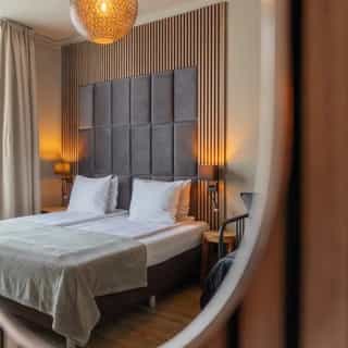 Hotels te koop & te huur in Nederland 🏨⁠
⁠
Of je nu droomt van het runnen van een boutique hotel aan de kust, een knus familiehotel midden in de natuur of een karakteristiek pand op een van de Waddeneilanden – dit is hét moment om je plannen te realiseren. ⁠
⁠
Het aantal toeristische overnachtingen in Nederland blijft ieder jaar stijgen, net als de vraag naar unieke verblijfservaringen.⁠
⁠
Daarom lichten we tien charmante hotels voor je uit die te koop & te huur staan👇🏼⁠
⁠
📍1. Boutique Lodge - Zandvoort⁠
📍2. Hotel de Waag - Makkum⁠
📍3. Hotel De 4 Jaargetijden - Epen⁠
📍4. Hotel Buren - West-Terschelling⁠
📍5. Hotel Goerres - Akkrum⁠
📍6. Hotel Loodsman Welvaren - Den Hoorn (Texel)⁠
📍7. Hotel Zoet & Slaap - Biggekerke⁠
📍8. Hotel De Werf - Den Helder⁠
📍9. Hotel Marktzicht - Harderwijk⁠
⁠📍10. Hotel Meerzigt - Eastermar⁠
⁠
Voor meer informatie over deze en andere hotels, bezoek Horecaspot.nl 👉🏼 link in bio