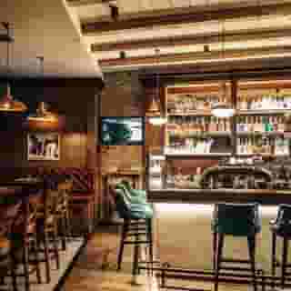 Stille verkoop 🔐⁠
⁠
Een moderne wijnbar op een idyllische locatie in de provincie Noord-Brabant. De wijnbar beschikt over een luxueus interieur, een zonnig terras en is in 2023 volledig verbouwd.⁠
⁠
De wijnbar wordt te pacht aangeboden. Een ultieme kans om hier jouw droom wijnbar te exploiteren zonder al te hoge investeringen! Voor een vast bedrag per maand huur je niet alleen het pand maar ook de gehele exploitatie.⁠
⁠
📍Noord-Brabant⁠
🍴Wijnbar⁠
⁠
Voor meer details, het aanvragen van een brochure of een bezichtiging, ga naar Horecaspot.nl 👉🏼 link in bio