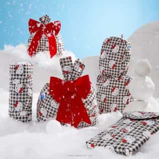 Who can resist this adorable pattern of classic gingham with Hello Kitty's sweet face? ❤️🤍 Shop the @baggu x Hello Kitty collection now at Sanrio.com! Link in bio.