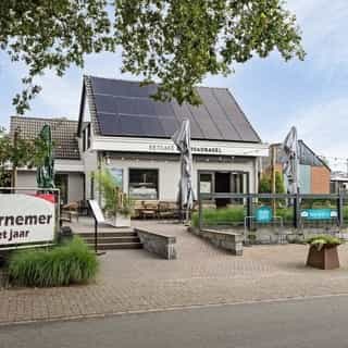 UITGELICHT 🔦⁠
⁠
Eetcafé De Droadnagel, gelegen aan de voet van de Sallandse Heuvelrug in Haarle, is inclusief vastgoed ter overname.⁠
⁠
Het eetcafé biedt plaats aan 80 gasten binnen en heeft daarnaast nog eens 122 zitplaatsen verdeeld over de terrassen.⁠
⁠
📍 Haarle⁠
🍴 Eetcafé⁠
🪑 80 zitplaatsen binnen & 122 zitplaatsen op het terras⁠
💰 Verkoop bedrijf + verkoop of verhuur vastgoed (beide opties mogelijk)⁠
⁠
Meer info & details 👉🏼 link in bio