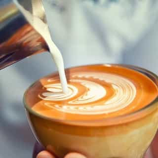 Stille verkoop 🔐⁠
⁠
Een volledig ingerichte Specialty Coffee Bar in Amsterdam-Zuid, geliefd bij terugkerende koffieliefhebbers, buurtbewoners en bezoekers uit de omgeving.⁠
⁠
De locatie biedt enkele zitplaatsen binnen en op het terras.⁠
⁠
📍Amsterdam-Zuid⁠
🍴Specialty Coffee Bar⁠
⁠
Voor meer details, het aanvragen van een brochure of een bezichtiging, ga naar Horecaspot.nl 👉🏼 link in bio