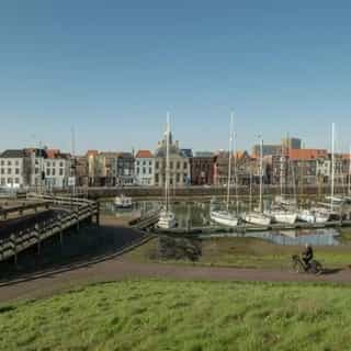 10x horeca te huur & te koop in📍Vlissingen⁠
⁠
Vlissingen, een stad met een maritiem karakter, prachtige boulevard en een levendige haven, biedt volop mogelijkheden voor horecaondernemers. De stad trekt niet alleen toeristen en dagjesmensen, maar ook locals die graag genieten van het diverse horeca-aanbod.⁠
⁠
Of je nu een sfeervol restaurant wilt openen aan de boulevard, een knusse lunchroom in het historische centrum, of een gezellige bar op een levendige locatie – Vlissingen heeft het allemaal.⁠
⁠
Benieuwd naar een geschikte locatie in deze stad? Bekijk dan snel deze horeca-objecten die te koop en/of te huur staan👇🏼⁠
⁠
📍1. Restaurant Mr Dim Sum - Bellamypark 40⁠
📍2. Villahotel - Spuistraat 59⁠
📍3. Bar À Boire - Nieuwendijk 17⁠
📍4. The Ballroom - Oude Markt 41⁠
📍5. Multifunctioneel horecabedrijf - Kaapduinseweg 24 (Koudekerke)⁠
📍6. La Compañia - Bellamypark 38⁠
📍7. Eetcafé Albatros - Beursplein 3⁠
📍8. Club Vrienden van Vlissingen - Nieuwendijk 7⁠
📍9. Gastrocafé Santiago - Oude Markt 45⁠
📍10. Bistro Kala - Beursplein 11⁠
⁠
Voor meer informatie over deze en andere horecamogelijkheden in Vlissingen, ga naar Horecaspot.nl 👉🏼 link in bio