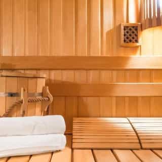 Wellness te koop & te huur in Nederland 🧖🏽‍♀️⁠
⁠
De wellnessbranche groeit hard en speelt perfect in op de behoefte aan ontspanning en gezondheid. Van luxe spa’s tot horecalocaties met wellnessfaciliteiten: dit type horeca biedt ondernemers de kans om gasten een bijzondere ervaring te geven.⁠
⁠
Met de toenemende vraag naar dit soort locaties liggen er volop kansen voor ondernemers met een wellnessconcept. Is dit iets voor jou?⁠
⁠
Misschien staat jouw ideale locatie hier 👇🏼⁠
⁠
📍 1. Spa- en wellnesscenter - Noord-Brabant⁠
📍 2. Horecalocatie met zwembad en sauna - Krimpenerbosweg 4, Krimpen aan den IJssel⁠
📍 3. Hotel-restaurant met wellness- en fitnessfaciliteiten - Amsterdamscheveldlaan 9, Erica⁠
📍 4. Wellnesscomplex - Overijssel⁠
📍 5. Aquavia Sauna, Wellness en zwemschool - Polenstraat 38, Axel⁠
⁠
⁠Voor meer informatie over deze en andere locaties, bezoek Horecaspot.nl 👉🏼 link in bio