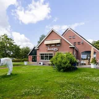 10x horeca te huur & te koop in📍Drenthe⁠
⁠
Drenthe staat bekend om haar natuur, rust, historie en gastvrije sfeer. Denk aan gezellige dorpjes, uitgestrekte heidevelden en toeristische trekpleisters zoals de Hunebedden en het Dwingelderveld. Voor horecaondernemers biedt deze provincie talloze kansen.⁠
⁠
Of je nu op zoek bent naar een knusse brasserie, een sfeervol restaurant of een veelzijdige horecalocatie met potentie, Drenthe heeft het allemaal. Ontdek hier de mogelijkheden 👇🏼⁠
⁠
📍1. Grand Café & Pannenkoekenrestaurant De Gele Kameel, Raadhuisplein 28A-1 - Emmen⁠
📍2. Restaurant, zalen-/partycentrum, Brinkkampen 1 - Spier⁠
📍3. Beleggingsobject, Baggelhuizen 7 - Assen⁠
📍4. Brasserie Joost, Hondsrugstraat 14 - Zuidlaren⁠
📍5. Restaurant Het Erfgoed, Dorpsstraat 5 - Pesse⁠
📍6. Horecakiosk, Kerkplein 22 - Meppel⁠
📍7. Jantjes, Stationsstraat 56 - Eext⁠
📍8. Bistro, Gijsselterweg 32 - Ruinen⁠
📍9. Casco horecaruimte, Majoor van Swietenlaan 15 - Frederiksoord⁠
📍10. Restaurant Het Wapen van Ruinen, Brink 17 - Ruinen⁠
⁠
Meer weten over deze locaties of andere mogelijkheden in Drenthe? Bezoek Horecaspot.nl voor alle details 👉🏼 link in bio