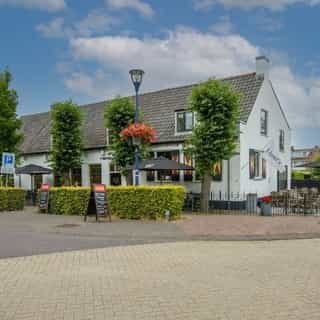 UITGELICHT op Horecaspot.nl 🔦 ⁠
⁠
't Wapen van Odijk, gevestigd in een historisch pand in het centrum van Odijk. Een compleet horecabedrijf met een royaal terras, een opkamer, kinderspeelruimte en een ruim restaurantgedeelte.⁠
⁠
📍 Odijk⁠
🍴 Restaurant⁠
🪑 145 zitplaatsen binnen & 200 zitplaatsen op het terras⁠
💰 Bedrijfsovername & verhuur vastgoed⁠ ⁠
⁠
Meer info & details 👉🏼 link in bio