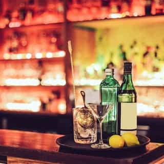 Stille verkoop 🔐⁠
⁠
Een ruim en goedgelegen restaurant in het centrum van Rotterdam. Het horecabedrijf heeft door de jaren heen een uitstekende reputatie opgebouwd en beschikt over een vaste gastenkring.⁠
⁠
Er is de mogelijkheid om het huidige concept voort te zetten, maar de locatie biedt ook kansen voor nieuwe dag- en avondconcepten.⁠
⁠
📍Rotterdam⁠
🍴Restaurant⁠
⁠
Voor meer details, het aanvragen van een brochure of een bezichtiging, ga naar Horecaspot.nl 👉🏼 link in bio