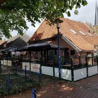 GESPOT: Restaurant uit TV-Programma ''Ik Vertrek'' 👀⁠
⁠
Ben jij fan van het populaire @avrotros TV-programma Ik Vertrek? In de aflevering van begin deze maand volgden we Seryan en Fawaz, die de sprong waagden en een hotel in Duitsland kochten.⁠
⁠
Het restaurant dat ze achterlaten in Eibergen is beschikbaar voor een nieuwe eigenaar. Een unieke kans om een stukje bekendheid en geschiedenis over te nemen!⁠
⁠
📍 Eibergen⁠
🍴 Restaurant⁠
💰 Verkoop bedrijfsexploitatie & verhuur vastgoed⁠
⁠
Meer info & details 👉🏼 link in bio