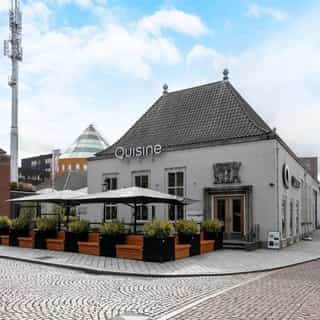 UITGELICHT op Horecaspot.nl 🔦 ⁠
⁠
Op de historische Heuvel in Oosterhout vind je dit vrijwel nieuwe restaurant, volledig turnkey en gereed voor een ervaren ondernemer met een onderscheidend concept.⁠
⁠
Het pand kent een rijke geschiedenis als voormalig postkantoor en kleine cinema en is sinds 2020 door de pandeigenaar volledig "horecaklaar" gemaakt. ⁠
⁠
📍 Oosterhout⁠
🍴 Restaurant⁠
🪑 73 zitplaatsen binnen & 103 zitplaatsen op het terras⁠
💰 Bedrijfsovername & verhuur vastgoed⁠ ⁠
⁠
Meer info & details 👉🏼 link in bio