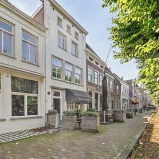 UITGELICHT op Horecaspot.nl 🔦 ⁠
⁠
Koken aan de Markt, een petit restaurant met huiselijke sfeer aan de monumentale Markt van Geertruidenberg. Deze locatie is niet alleen een restaurant, maar ook een thuisbasis voor kookclubs en een plek voor workshops.⁠
⁠
Met twee terrassen – een aan de Markt en een in de terrastuin – biedt deze locatie ook een wijnkelder, vergaderruimte, spoelkeuken en een bedrijfswoning.⁠
⁠
📍 Geertruidenberg⁠
🍴 Restaurant⁠
🪑 35 zitplaatsen binnen & 35 zitplaatsen op het terras⁠
💰 Bedrijfsovername & verhuur vastgoed⁠ ⁠
⁠
Meer info & details 👉🏼 link in bio