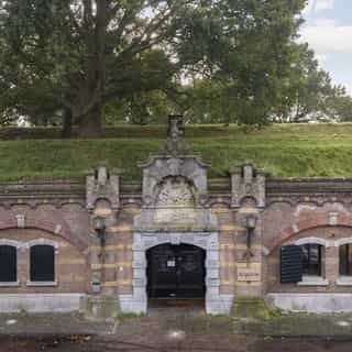 UITGELICHT op Horecaspot.nl 🔦 ⁠
⁠
In Naarden-Vesting vind je restaurant Acquavite, gelegen in de oude Promerskazerne. Een unieke locatie in een historisch pand met een bijzondere uitstraling en extra faciliteiten zoals een binnentuin en een private dinning.⁠
⁠
📍 Naarden⁠
🍴 Restaurant, Zalen-/partycentrum⁠
🪑 88 zitplaatsen binnen & 100 zitplaatsen op het terras⁠
💰 Bedrijfsovername & verhuur vastgoed⁠ ⁠
⁠
Meer info & details 👉🏼 link in bio