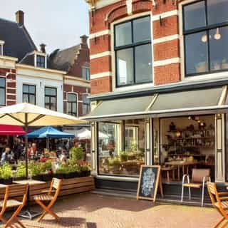 Stille verkoop 🔐⁠
⁠
Een espressobar op een toplocatie op het Zeeuwse Walcheren ter overname. Een sfeervol koffiezaakje op een high-traffic locatie, direct aan een levendige winkelstraat in een pittoreske plaats.⁠
⁠
📍Zeeland⁠
🍴Espressobar⁠
⁠
Voor meer details, het aanvragen van een brochure of een bezichtiging, ga naar Horecaspot.nl 👉🏼 link in bio