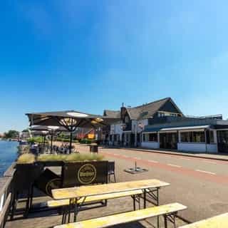 UITGELICHT op Horecaspot.nl 🔦 ⁠
⁠
De Nieuwe Meerpaal, gelegen in een vrijstaand pand aan de Vijfhuizerdijk in Vijfhuizen, direct aan het water. ⁠
⁠
Dit veelzijdige bedrijf biedt meerdere horecafuncties in één: een restaurant, een café en een snackbar. ⁠
⁠
📍 Vijfhuizen⁠
🍴 Café-Restaurant & Cafetaria⁠
🪑 100 zitplaatsen binnen & 100 zitplaatsen op het terras⁠
💰 Bedrijfsovername & verhuur of verkoop vastgoed⁠ (beide opties zijn mogelijk)⁠
⁠
Meer info & details 👉🏼 link in bio
