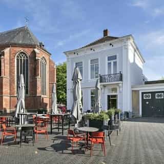 UITGELICHT op Horecaspot.nl 🔦 ⁠
⁠
Aan de Markt van Oosterhout staat dit prachtige monumentale pand, dat in 2021 grondig gemoderniseerd is (met behoud met de monumentale elementen).⁠
⁠
De huidige brasserie is van 's ochtends tot 's avonds geopend. Van koffie, lunch, borrel, diner en besloten feesten: alles is hier mogelijk.⁠
⁠
📍 Oosterhout⁠
🍴 Restaurant⁠
🪑 80 zitplaatsen binnen & 90 zitplaatsen op het terras⁠
💰 Bedrijfsovername & verhuur vastgoed⁠
⁠
Meer info & details 👉🏼 link in bio