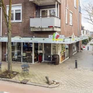 UITGELICHT op Horecaspot.nl 🌟⁠
⁠
In het hart van Zeist, aan de Steylaan, vind je niet alleen een restaurant, maar ook een kookstudio, catering én afhaalservice, allemaal onder één dak. Met een volledig uitgeruste keuken en een bewezen staat van dienst is deze veelzijdige eetgelegenheid helemaal klaar voor een soepele overgang naar nieuwe eigenaren.⁠
⁠
📍 Zeist⁠
🍴 Restaurant & Kookstudio⁠
🪑 30 zitplaatsen binnen & 30 zitplaatsen op het terras⁠
💰 Bedrijfsovername & verhuur vastgoed⁠
⁠
Meer info & details 👉🏼 link in bio