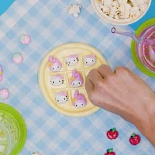 Make game nights extra fun with this Hello Kitty and My Melody airclay tic-tac-toe board! Follow along on the #HelloKittyandFriends YouTube channel. Link in bio!