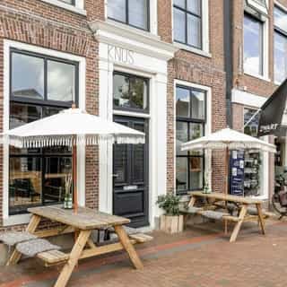 UITGELICHT op Horecaspot.nl 🌟⁠
⁠
Koffiebar KNUS in het hart van Dokkum is klaar voor een nieuwe eigenaar om verder te groeien.⁠
⁠
Een charmante plek in een pittoreske omgeving waar gasten zich meteen thuis voelen.⁠
⁠
📍 Dokkum⁠
🍴 Koffiebar⁠
🪑 28 zitplaatsen binnen & 28 zitplaatsen op het terras⁠
💰 Bedrijfsovername & verhuur vastgoed⁠
⁠
Meer info & details 👉🏼 link in bio