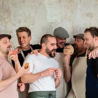 Ontdek de werkwijze en voordelen van Crowdfunding in de horeca 🙌🏼⁠
⁠
Je bent een horecaondernemer met een plan, je wil je eerste zaak beginnen, een al bestaande zaak overnemen, of misschien ben je al even bezig en is het tijd voor het openen van een tweede, derde of vierde vestiging. Je ziet het al helemaal voor je, en de plannen zijn tot in de puntjes uitgewerkt ✨. ⁠
⁠
Het enige dat nog ontbreekt zijn de financiële middelen om te kunnen starten. Nu kun je hiervoor naar een bank gaan, gebruik maken van eigen middelen of een crowdfunding starten. In dit artikel vertelt @crowdaboutnow je graag meer over laatstgenoemde optie: crowdfunding in de horeca.⁠
⁠
Lees het artikel 👉🏼 link in bio⁠
