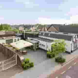 UITGELICHT op Horecaspot.nl 🌟⁠
⁠
Middenin de dorpskern van Rucphen ligt De Heerlijkheid 1810, een café met zalen en terrassen. ⁠
⁠
Een veelzijdig horecabedrijf wat op zoek is naar een nieuwe eigenaar! Het object wordt met onroerend goed aangeboden, bij een goed ondernemingsplan is huren van het vastgoed ook mogelijk. ⁠
⁠
📍 Rucphen⁠
🍴 Eetcafé & Zalen-/partycentrum⁠
🪑 500 zitplaatsen binnen & 120 zitplaatsen op het terras⁠
💰 Bedrijfsovername & verkoop vastgoed⁠ (verhuur ook mogelijk)⁠
⁠
Meer info & details 👉🏼 link in bio