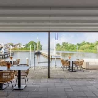 Ondernemen in Watersportgebieden ⛵️🌊⁠
⁠
Ben je op zoek naar een locatie voor je horecazaak in Nederlandse watersportgebieden? Ontdek de mogelijkheden in de populaire gebieden rond het IJsselmeer, de Friese Meren en de Zeeuwse wateren. ⁠
⁠
Door de groeiende interesse in watersport en het toenemende aantal mensen dat geniet van activiteiten op het water, zijn deze regio's echte  hotspots voor zowel watersportliefhebbers als toeristen. Deze gebieden bieden prachtige uitzichten aan het water en een levendige sfeer vol activiteit en ontspanning. Ideaal voor een horecazaak waar zowel bewoners als bezoekers graag zijn.⁠
⁠
Start je volgende horeca-avontuur met deze toplocaties! ⤵️⁠
⁠
📍1. Eetcafé Boeier, Harinxmastrjitte 69 - Heeg⁠
📍2. Restaurant met terras, Nieuwe Haven 8 - Andijk⁠
📍3. Boetiek hotel & restaurant Omke Jan, Iewal 44 - Woudsend⁠
📍4. Café-Restaurant Jachthaven Het Gooi, Ambachtsweg 65 - Huizen⁠
📍5. Restaurant Helder, Wielenlaan 19 - Boornzwaag⁠
📍6. Cafetaria de Kombuis, Zuiderplein 2 - Harlingen⁠
📍7. Restaurant, Meerzijde 29 - Volendam⁠
📍8. Restaurant The Shamrock, Grote Bredeplaats - Harlingen⁠
📍9. Hotel-Restaurant Hector, Havenplein 25 - Zierikzee⁠
📍10. Café Restaurant Storm, Nieuwstraat 26 - Bruinisse ⁠
⁠
Benieuwd naar meer? Voor alle details over deze en andere horecamogelijkheden in watersportgebieden, bezoek Horecaspot.nl 👉🏼⁠
link in bio⁠
⁠
