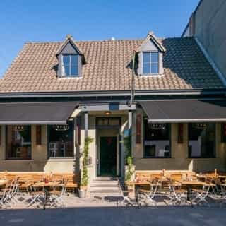 UITGELICHT op Horecaspot.nl 🌟⁠
⁠
Het welbekende horecapand midden in het Ginneken met een prachtige stadstuin.⁠
⁠
Met een recente verbouwing van het restaurant en een vernieuwde keukenruimte inclusief nieuw inventaris, is dit met recht een instapklare horecakans!⁠
⁠
📍 Breda⁠
🍴 Restaurant⁠
🪑 100 zitplaatsen binnen & 75 zitplaatsen op het terras⁠
💰 Bedrijfsovername & verhuur vastgoed⁠ ⁠
⁠
Meer info & details 👉🏼 link in bio