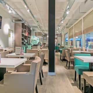 UITGELICHT op Horecaspot.nl 🌟⁠
⁠
Lunchroom Binnen is gevestigd in het overdekte winkelcentrum van Etten-Leur. Bij binnenkomst valt de sfeervolle zaak direct op bij het winkelende publiek, waar ze de hele dag terecht kunnen voor koffie en lunch.⁠
⁠
Word jij de opvolger van dit succesvolle horecabedrijf?⁠
⁠
📍 Etten-Leur⁠
🍴 Lunchroom⁠
🪑 51 zitplaatsen binnen & 16 zitplaatsen op het terras⁠
💰 Bedrijfsovername & verhuur vastgoed⁠ ⁠
⁠
Meer info & details 👉🏼 link in bio