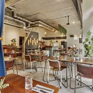 UITGELICHT op Horecaspot.nl 🌟⁠
⁠
In het kloppende hart van de Zuidas vind je deze pizzeria, een favoriete plek voor velen in deze buurt.⁠
⁠
Wil je liever een ander concept op deze locatie runnen? Dat behoort ook tot de mogelijkheden.⁠
⁠
📍 Amsterdam Zuidas⁠
🍴 Restaurant⁠
🪑 45 zitplaatsen binnen & 30 zitplaatsen op het terras⁠
💰 Bedrijfsovername & verhuur vastgoed⁠ ⁠
⁠
Meer info & details 👉🏼 link in bio