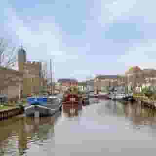 10x horeca te huur & te koop in📍Zwolle⁠
⁠
Zwolle, de historische en dynamische hoofdstad van Overijssel. Deze groeiende stad, met een bevolking van ruim 132.000 inwoners, combineert haar rijke Hanze-geschiedenis met moderne voorzieningen en een strategische ligging aan de IJssel. De stad trekt een groeiend aantal toeristen en nieuwe bewoners aan, mede dankzij een levendige horecasector die voortdurend in ontwikkeling is en weerspiegeld wordt in ons diverse aanbod.⁠
⁠
Wil je je eigen succesverhaal hier beginnen? De volgende 10 toplocaties zijn momenteel te koop en/of te huur👇🏼⁠
⁠
📍1. Diezerstraat 117⁠
📍2. Bij Broeders, Bethlems Kerkplein 32⁠
📍3. Molly's, Luttekestraat 2⁠
📍4. Wraps & More, Thomas a Kempisstraat 5⁠
📍5. Bij Hartje, Burgemeester Drijbersingel 67⁠
📍6. Casco-horecaruimte (sky bar), Broerenstraat 19⁠
📍7. Cafetaria Eethuis Zuid, Sellekamp 10⁠
📍8. Restaurant Wasabi, Melkmarkt 38⁠
📍9. B&B Boat Boutique, Thorbeckegracht 129⁠
📍10. Restaurant Het Weeshuys, Assendorperstraat 6⁠
⁠
Voor meer informatie over deze en andere mogelijkheden in Zwolle, ga naar Horecaspot.nl 👉🏼 link in bio