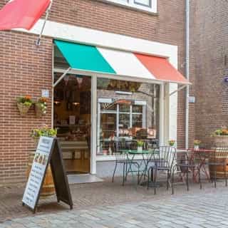 UITGELICHT op Horecaspot.nl 🌟⁠
⁠
Prego, aan de Kerkstraat in het centrum van IJsselstein, staat klaar voor een nieuw avontuur!⁠
⁠
Misschien wel jouw volgende (horeca)uitdaging. De Kerstraat kent een constante stroom van passanten, mede dankzij een diverse mix van winkels en restaurants.  ⁠
⁠
📍 IJsselstein⁠
🍴 Bezorg- en afhaalzaak, eetcafé⁠
🪑 8 zitplaatsen & 4 zitplaatsen op het terras⁠
💰 Bedrijfsovername & verhuur vastgoed⁠
⁠
Meer info & details 👉🏼 link in bio