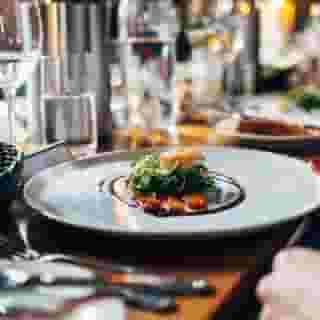 Stille verkoop 🔐⁠
⁠
Gelegen in één van de mooiste horecastraten van de Jordaan. Waar dagelijks, dankzij de vele leuke ambachts- en speciaalzaken, duizenden toeristen en dagjesmensen lopen.  ⁠
⁠
De inrichting is sfeervol en voorzien van de benodigde voorzieningen voor de exploitatie van een restaurant/ eetcafé. Het terras met in de huidige situatie circa 12 zitplaatsen zorgt dat de zaak goed opvalt in de straat.⁠
⁠
📍Amsterdam (Jordaan)⁠
🍴Restaurant⁠
⁠
Voor meer details, het aanvragen van een brochure of bezichtiging, ga naar Horecaspot.nl 👉🏼 link in bio