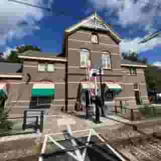 UNIEKE HORECA: Stationsrestaurant 👀⁠
⁠
In het monumentale stationsgebouw van Obdam vind je dit sfeervolle restaurant. Een ideale plek waar je (toekomstige) gasten letterlijk aan je deur worden afgeleverd! 🚂⁠
⁠
🏰 Stationsrestaurant⁠
📍 Obdam⁠
🍴 Restaurant - Eetcafé⁠
💰 Verkoop bedrijfsexploitatie & verhuur vastgoed⁠ ⁠
⁠
Meer info & details 👉🏼 link in bio