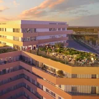 UNIEKE HORECA: ROOFTOP BAR  👀⁠
⁠
Deze rooftop heeft een spectaculair dakterras en uitzicht over Rotterdam. Een voormalig kantoorgebouw wordt omgetoverd tot een woontoren met horecavoorzieningen, waaronder deze waanzinnige rooftop gelegen op de 10e verdieping. ⁠
⁠
🏰 Rooftop bar⁠
📍 Rotterdam⁠
🍴 Restaurant, Café, Lunchroom⁠
💰 Verhuur vastgoed⁠ ⁠
⁠
Meer info & details 👉🏼 link in bio