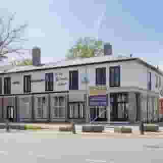 UITGELICHT op Horecaspot.nl 🌟⁠
⁠
Een totaal gerenoveerd hotel(pand) gelegen in de omgeving van de Gelderse Achterhoek. De renovatie van het hotel is begeleid door de welbekende Rotterdamse architect, Frederik Pöll. ⁠
⁠
📍 Barchem (Gelderland)⁠
🍴 Hotel met restaurant (casco) ⁠
🪑 150 zitplaatsen binnen & 150 zitplaatsen op het terras⁠
🛏️ 7 hotelkamers⁠
💰 Verhuur vastgoed⁠
⁠
Meer info & details 👉🏼link in bio