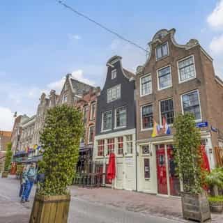 UITGELICHT op Horecaspot.nl 🌟⁠
⁠
In een van de bekendste uitgaansstraten, misschien wel van heel Nederland. Omring door andere prominente horecazaken. ⁠
⁠
📍 Amsterdam⁠
🍴 Je t'aime⁠
🪑 60 zitplaatsen binnen & 30 zitplaatsen op het terras⁠
💰 Bedrijfsovername & verhuur vastgoed⁠
⁠
Meer info & details 👉🏼link in bio