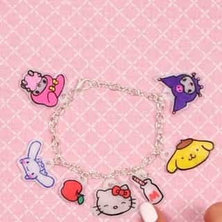 You’ll love making this adorable Hello Kitty and Friends charm bracelet! Find out how on the #HelloKittyandFriends YouTube channel! Link in bio.