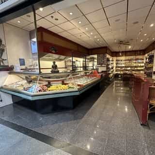 NIEUW op Horecaspot 👀⁠
⁠
🍽 Bezorg- & afhaalzaak⁠
📍 Weert⁠
✔ Verhuur vastgoed⁠ & verkoop bedrijfsexploitatie⁠
⁠
Meer info? Brochure of bezichtiging aanvragen? ⁠
🔗 in bio